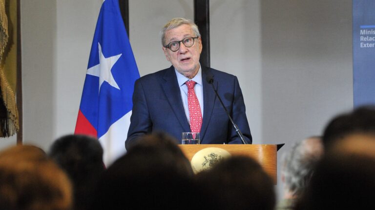 Cancillería de Chile afirma que la investidura de Maduro 