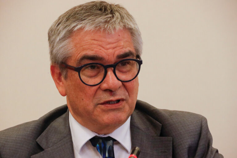 Cadem: 60% cree que se debería aprobar la reforma de pensiones y un 33% estima que se debería rechazar