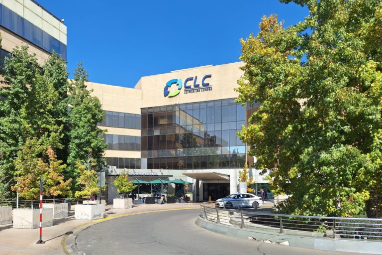 Las millonarias cifras tras la venta de Clínica Las Condes: Clínica Indisa y EuroAmerica son los nuevos dueños