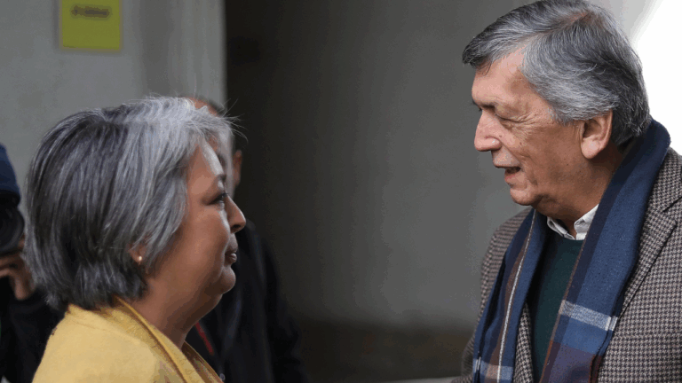 ¿Tensión en el PC? Presidente del partido se desmarca de Jara y afirma que en Cuba 