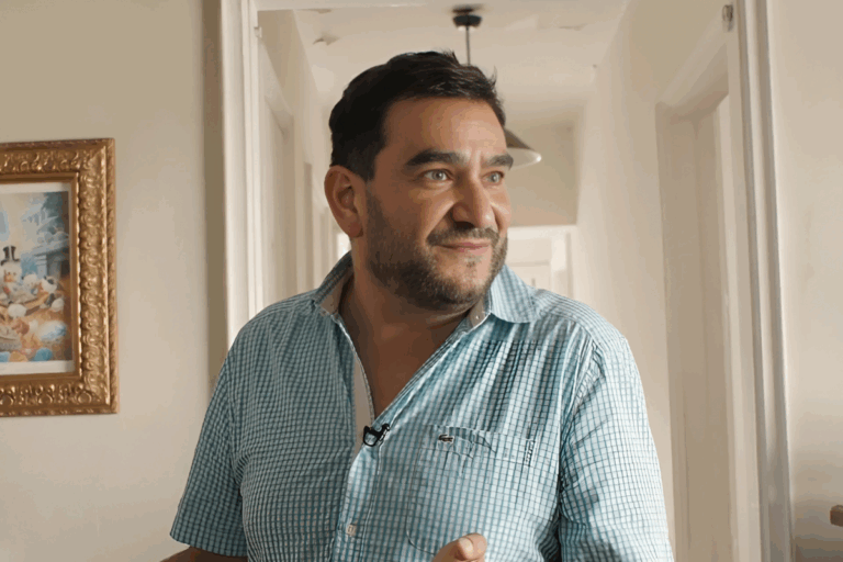 “La cultura woke es tan horrenda y facha como cualquier otro fanático de derecha”: Las reflexiones políticas de Pedro Peirano