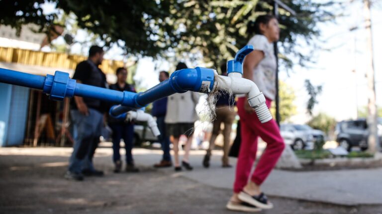 Corte de agua de 30 horas entre Ñuñoa y Providencia: ¿Dónde estarán los puntos de abastecimiento?