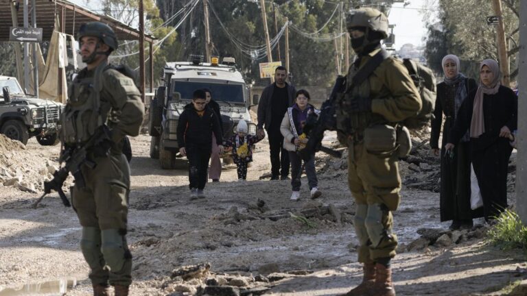 Israel intensifica operaciones en Cisjordania tras cese al fuego en Gaza