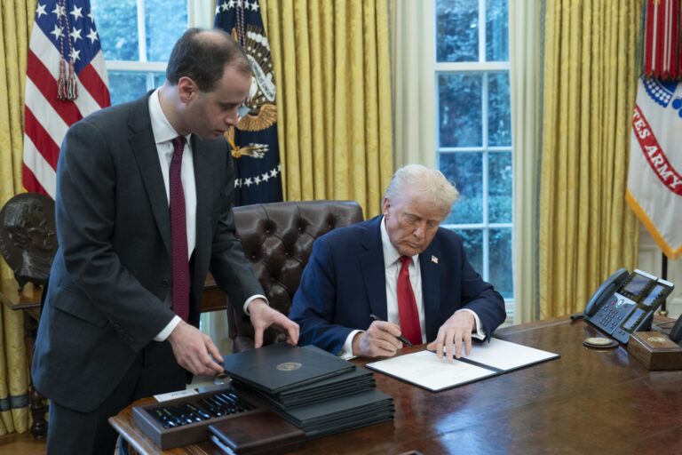 Trump retira a EE.UU. del Consejo de Derechos Humanos de la ONU y congela los fondos destinados a refugiados palestinos