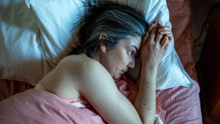 Paulina Urrutia vuelve a los protagónicos con el thriller “Isla Negra”, premiado en Suiza: ¿Cuándo se estrena en Chile?