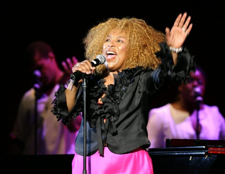 Roberta Flack, cantante del éxito “Killing Me Softly With His Song”, murió a los 88 años