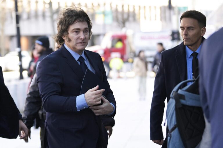 Economía de Argentina cayó el 1,8% en el primer año de Milei, su peor desempeño desde 2020