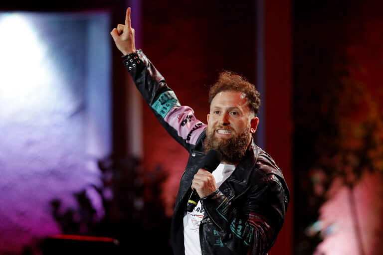 Quién es Juan Pablo López: El ingeniero que se convirtió en humorista y hoy compartirá escenario con Incubus y The Cult en Viña 2025