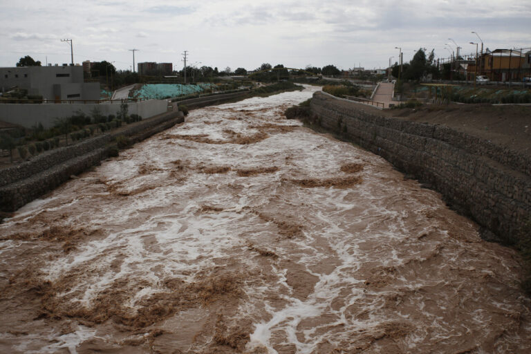 Senapred ordena evacuar la ribera del Río Loa en Calama ante amenaza de desborde