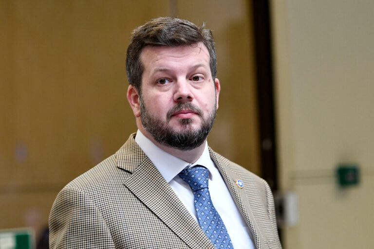 Johannes Kaiser desplaza a José Antonio Kast en preferencias presidenciales, según encuesta Criteria