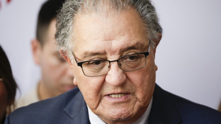 Huenchumilla por debate sobre el origen de incendios: “¿Quién puede acusar? Los tribunales, no las autoridades”