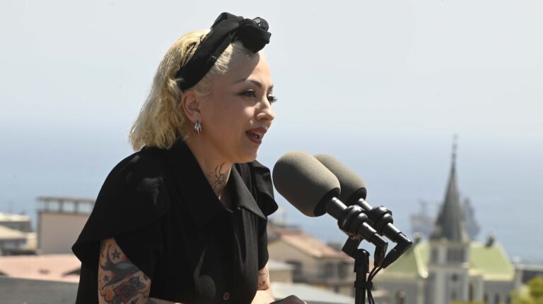 Mon Laferte respalda candidatura de Jeannette Jara a una semana del balotaje