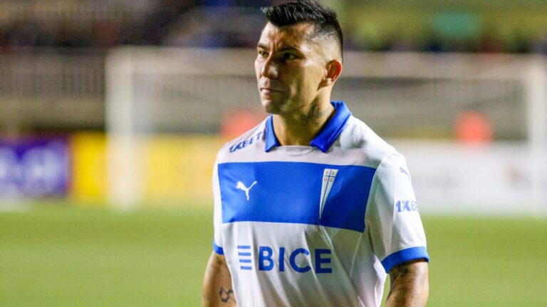 Gary Medel sufrió lesión en su debut en Universidad Católica