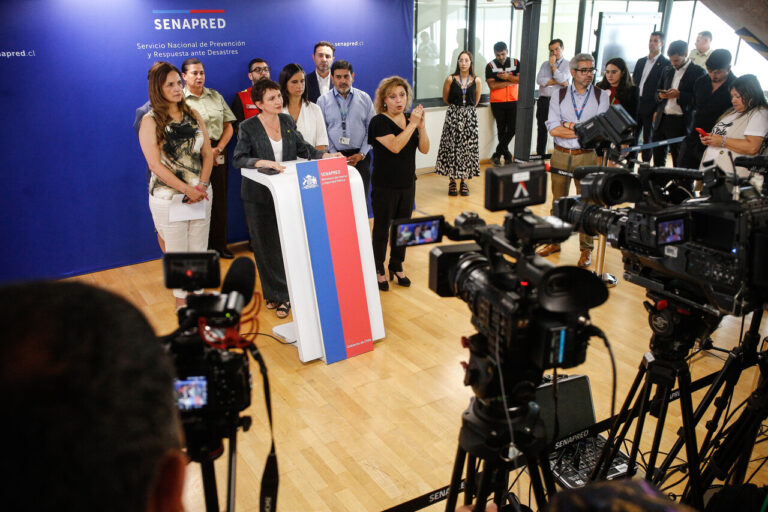 Gobierno convoca a Cogrid nacional tras masivo apagón en el país: Emergencia se desarrolla de Arica a Los Lagos