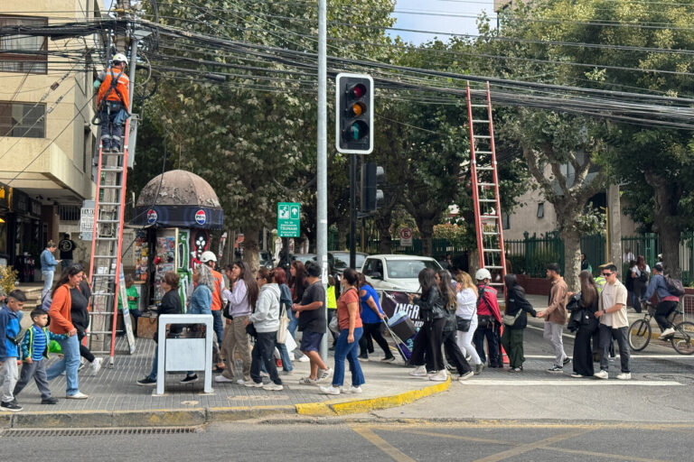 Corte de luz en gran parte de Chile: Estiman reposición total de suministro durante madrugada