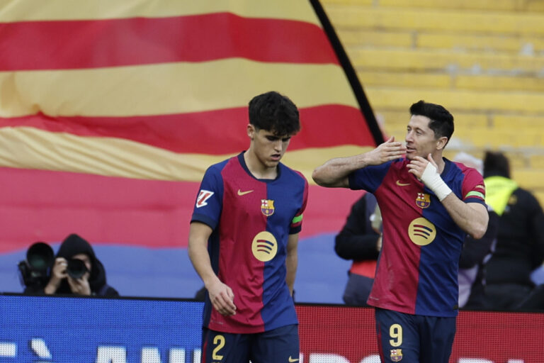 Lewandowski tumba al Alavés y acerca al Barcelona a cuatro puntos del Real Madrid