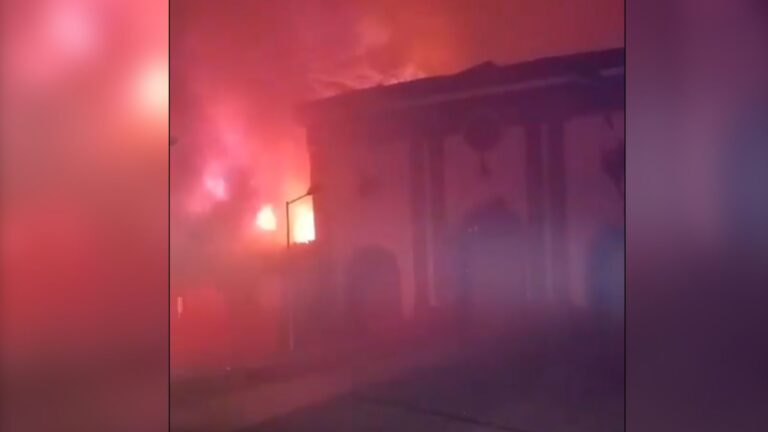 Reportan que incendios forestales en Collipulli consumen cuartel de bomberos y estadio local: Advierten por riesgo para Iglesia