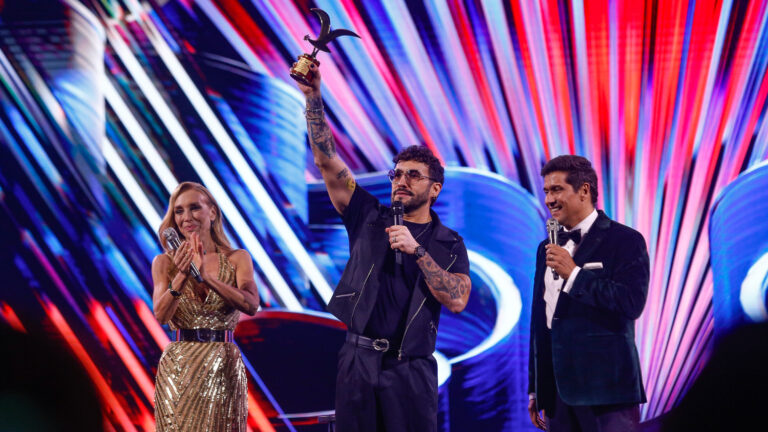 Desde George Harris a Sebastián Piñera: Edo Caroe conquista Viña del Mar con con humor ácido y sin concesiones