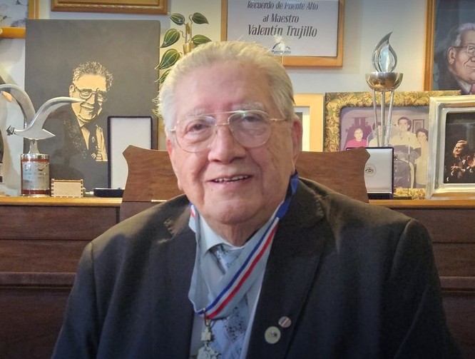 “Gracias por tanto, Tío Valentín”: Gobierno entrega a Valentín Trujillo medalla del Orden al Mérito Docente y Cultural