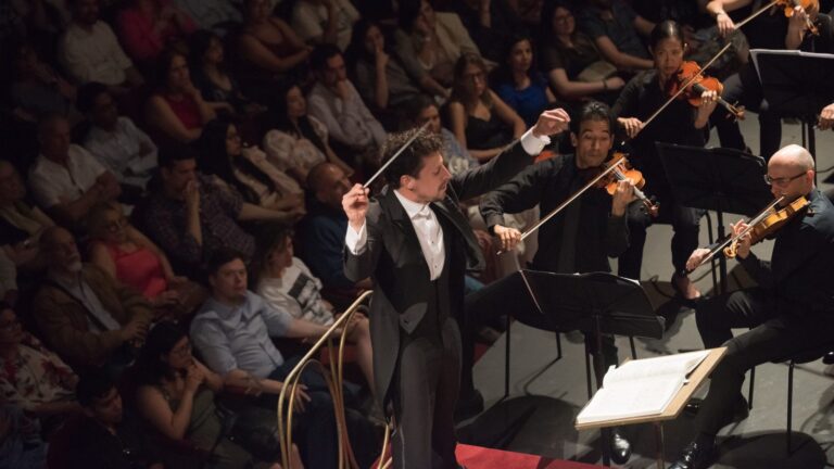Teatro Municipal de Santiago inicia su temporada 2025 con la dirección de Paolo Bortolameolli