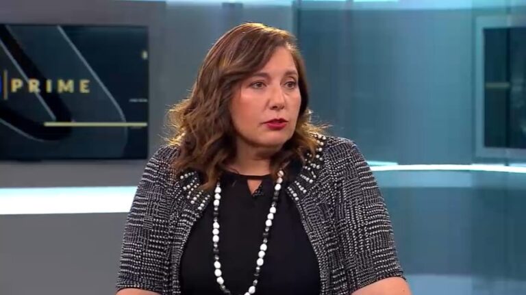 Paulina Vodanovic llama a Matthei dejar de 