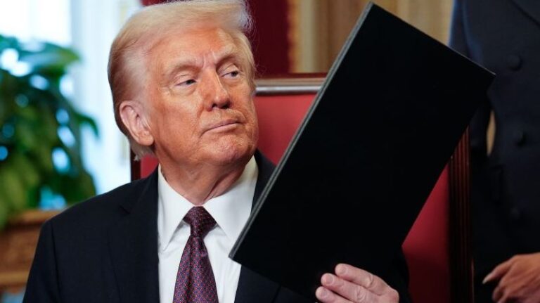 Donald Trump anuncia que los aranceles a México y Canadá entrarán en vigor el 4 de marzo