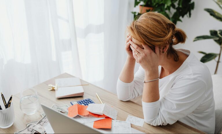 ¿Cómo usar tarjetas de crédito sin caer en sobreendeudamiento?