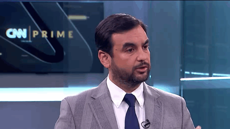 Ministro Gajardo afirma que solicitud de la UDI de enviar reos extranjeros a El Salvador 