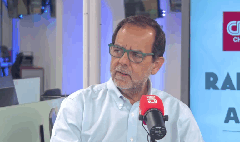 Jaime Mulet, precandidato del FRVS: “Michelle Bachelet seguramente ganaría una primaria, ella corre con mucha ventaja”