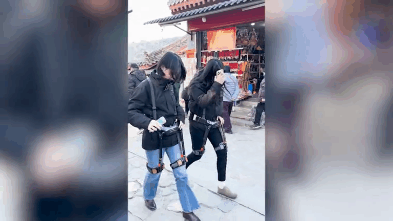 Arriendan exoesqueletos robóticos para turistas en China que quieran subir el monte Tai