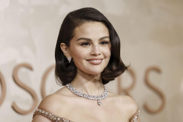 El vestido de Selena Gomez en los Oscar se hizo con más de 16 mil gotas de cristal