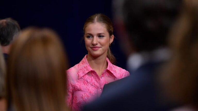 Casa Real española denunciará la difusión de fotos de la princesa Leonor haciendo compras en Punta Arenas