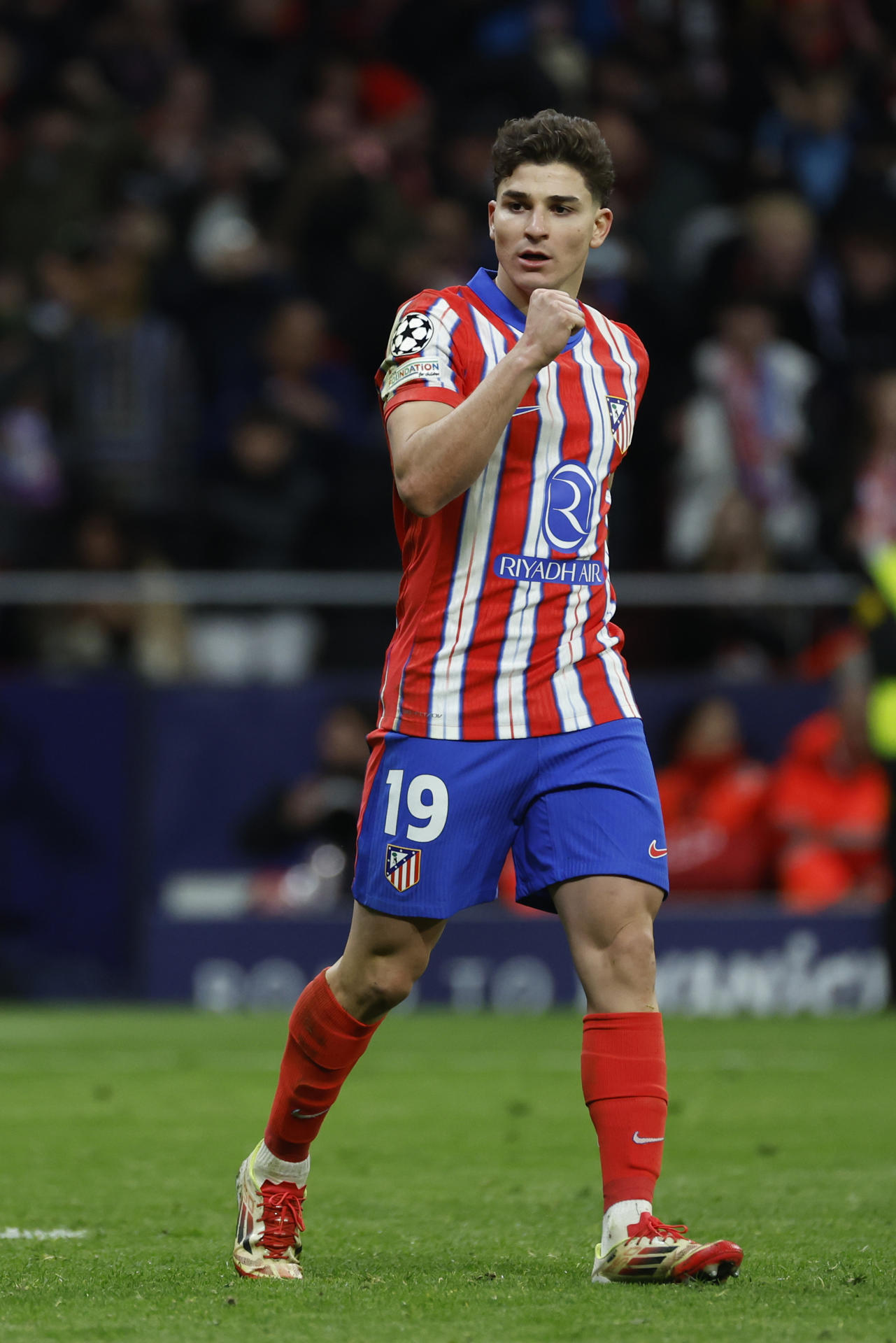 El delantero argentino del Atlético de Madrid Julián Álvarez, tras transformar su lanzamiento en la tanda de penaltis que luego sería anulado a instancias del VAR. EFE/Juanjo Martín