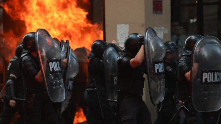 ¿Por qué se originaron las protestas en Argentina? Las claves del descontento social
