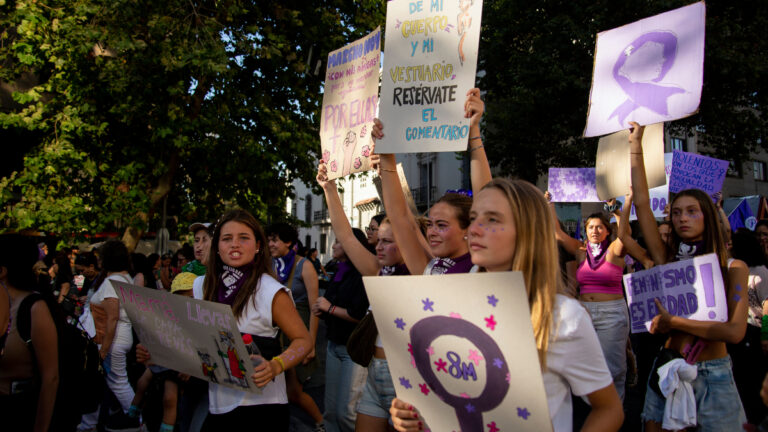 Femicidios frustrados en Chile aumentan drásticamente: Un llamado urgente a la prevención en el marco del 8M