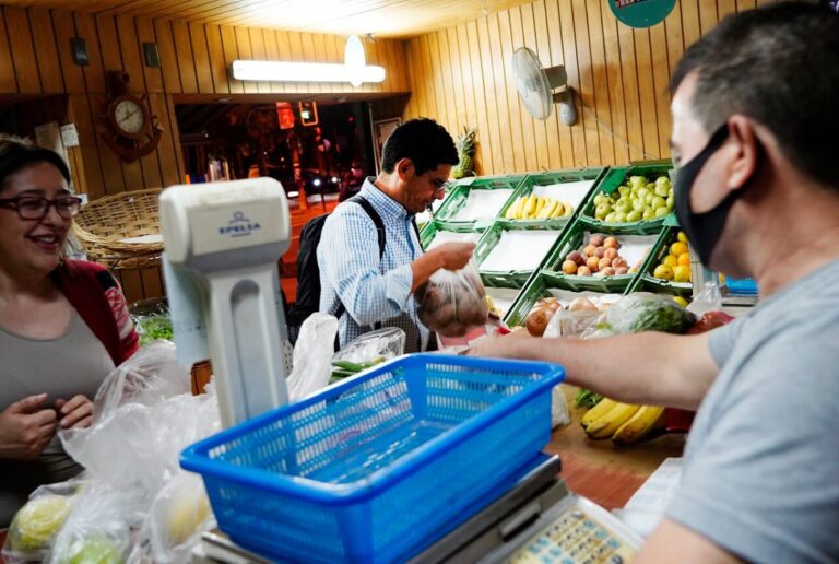 Plazos, requisitos y más: Revisa cómo postular al subsidio de $2.950.000 que entrega Sercotec