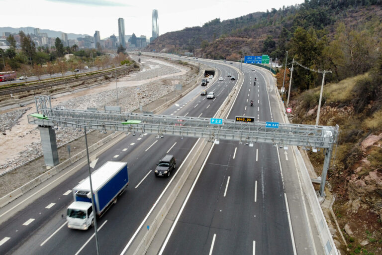 Parlamentarios acumulan deudas millonarias en TAG: Diputado Barrera (PC) lidera lista con más de $24 millones impagos