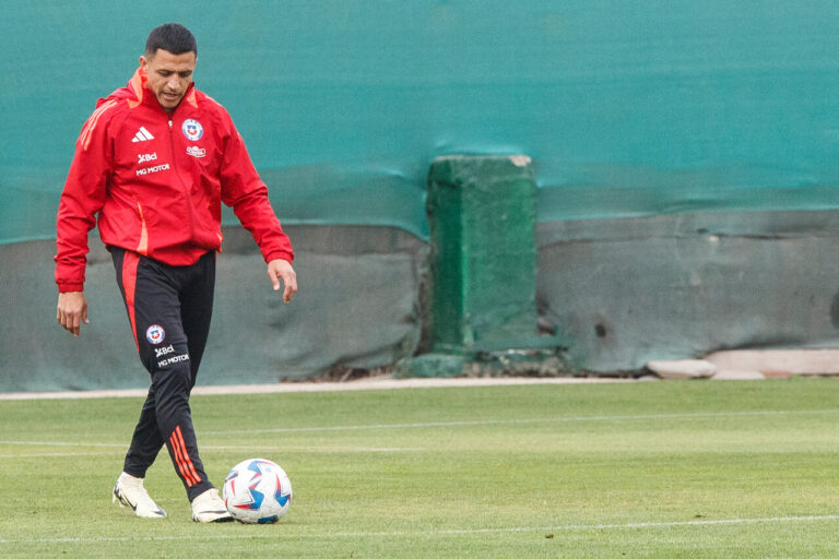 Alexis Sánchez ya está en Chile para sumarse a entrenamientos de La Roja de cara a la doble eliminatoria