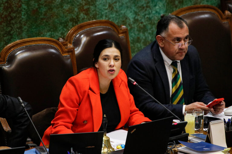 UDI evalúa censurar la mesa de la Cámara de Diputadas y Diputados si Cariola no deja la presidencia