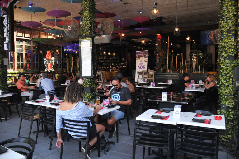 Índice de confianza del comercio inicia el año con una leve alza en los sectores de comercio minorista, hoteles y restaurantes