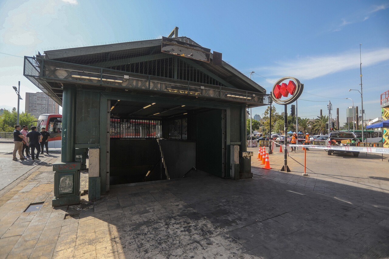 Cierre de estación Cal y Canto en Línea 2/Agencia Uno