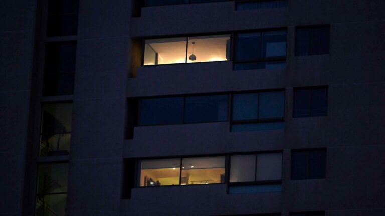 A una semana del masivo corte de luz: Sernac ha recibido más de 8 mil reclamos de personas afectadas