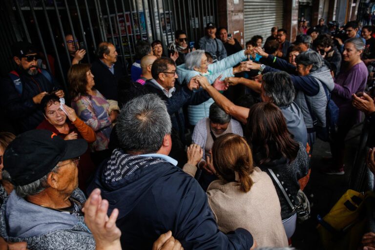 El adiós a Tommy Rey: Cumbias en el Teatro Caupolicán y una misa en la Catedral de Santiago