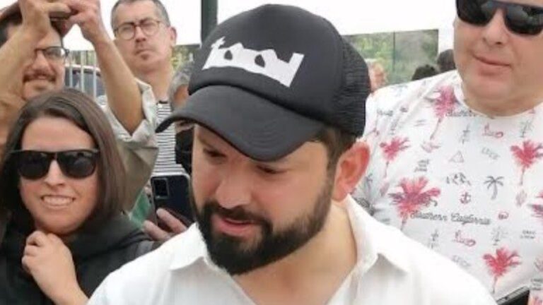 Presidente Boric se juntó con miembros de Tool en la previa de concierto en Movistar Arena