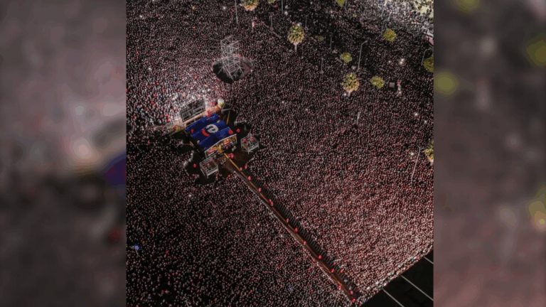 Bajista de Suede celebra gran asistencia de público al Festival REC: 