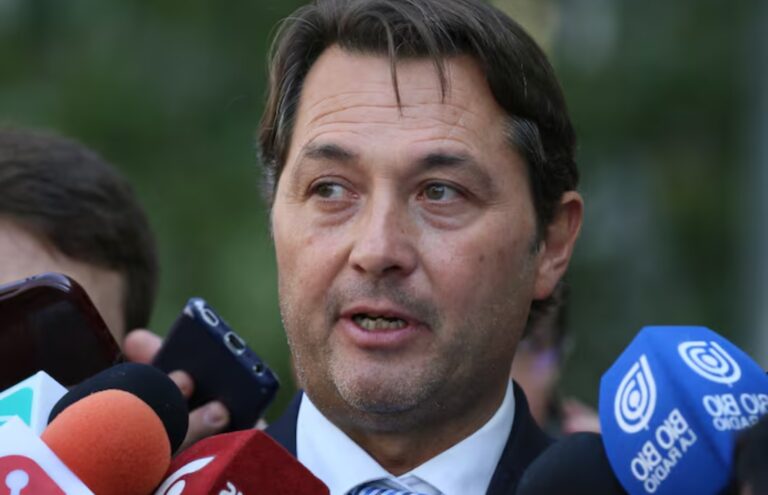 Cooper descarta haber filtrado chats de Cariola y afirma que solo PDI, el tribunal y la defensa de Hassler tuvieron acceso a informe