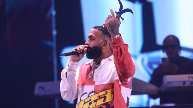 Eladio Carrión es el último en sumarse al line-up de Lollapalooza Chile 2025: ¿Cuándo se presentará?