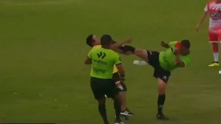 Insólito incidente en el fútbol peruano: Árbitro propina patada a asistente técnico en pleno partido