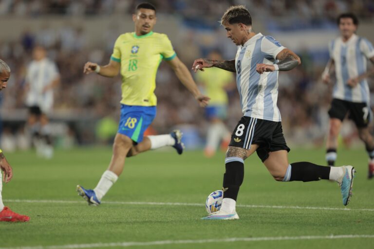 Sin Messi: Argentina está humillando a Raphinha y Brasil en un primer tiempo brillante