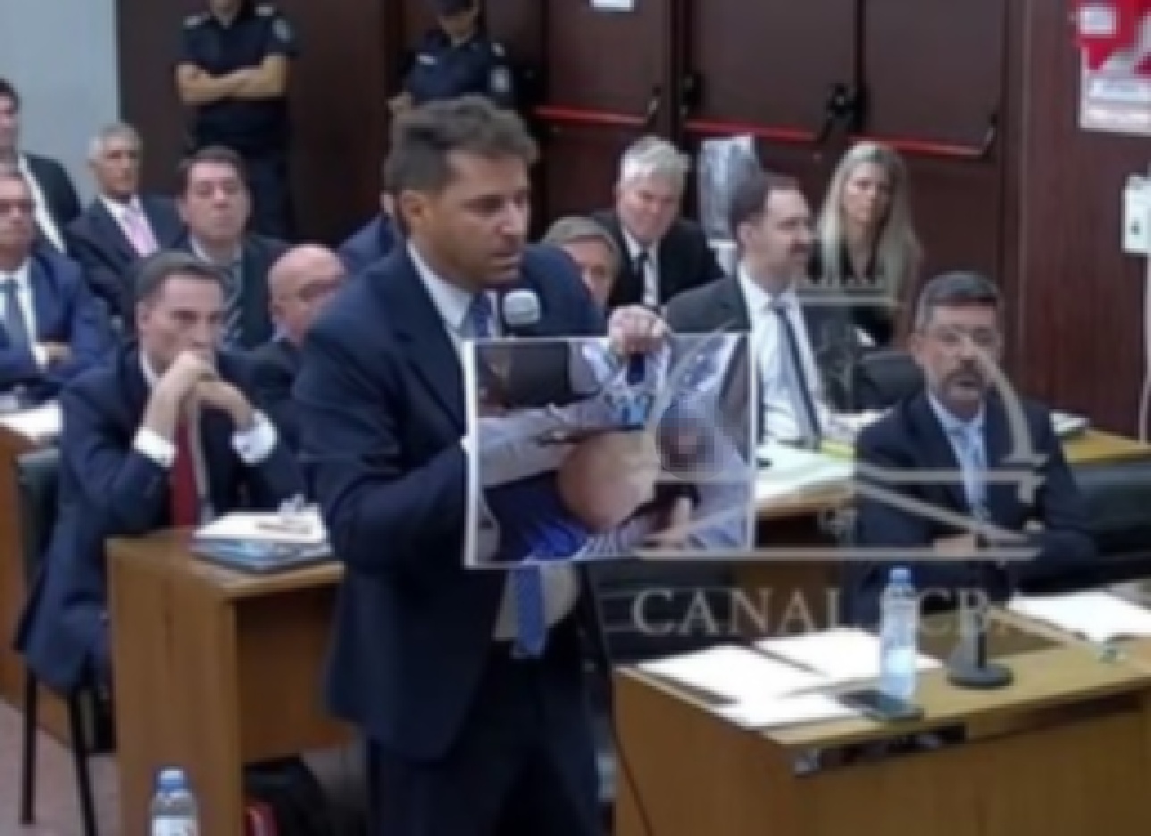 "Así murió Diego Maradona": La imagen del astro argentino que marcó el inicio del juicio por su fallecimiento